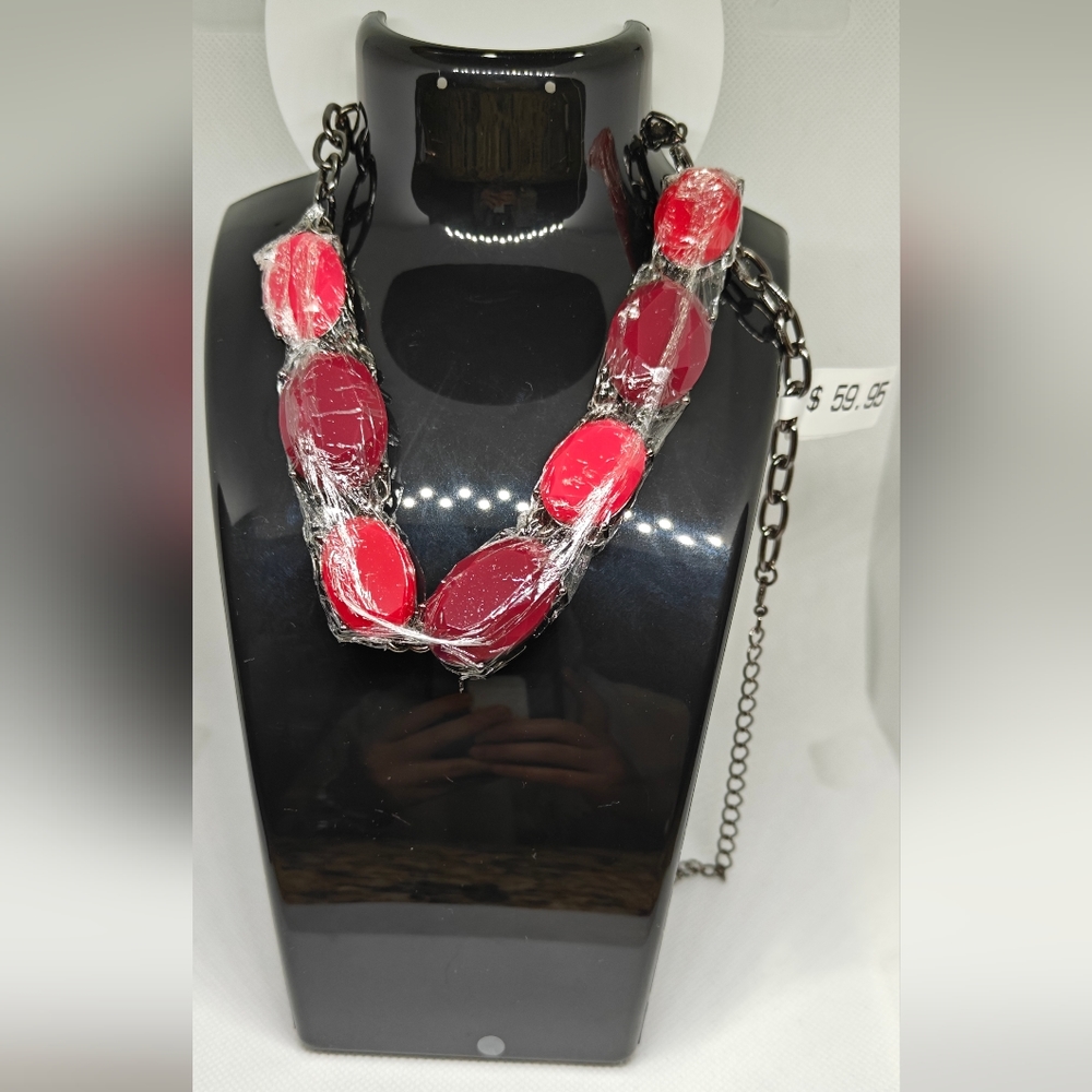 Premier Designs Raspberry Red Faceted Lucite/Plastic Stones Choker Necklace